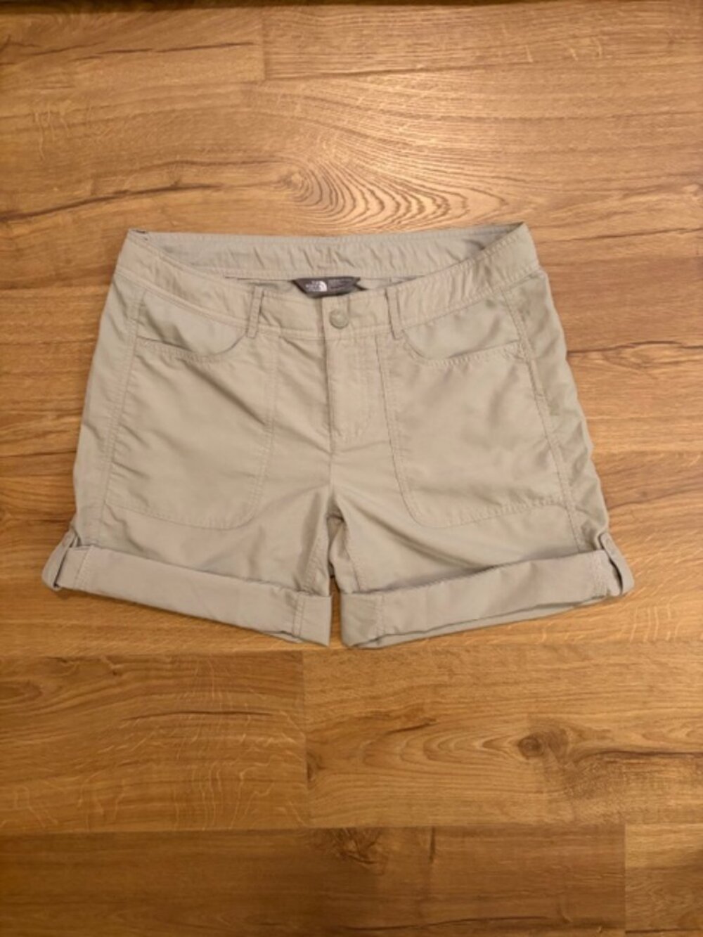Women's The North Face Horizon Nylon Khaki Roll-up Shorts, Size 6, 10" Inseam